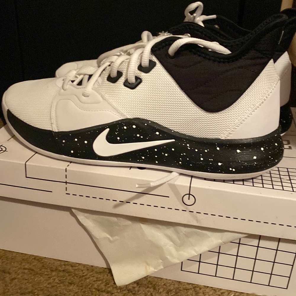 Paul George Men’s Basketball Shoes